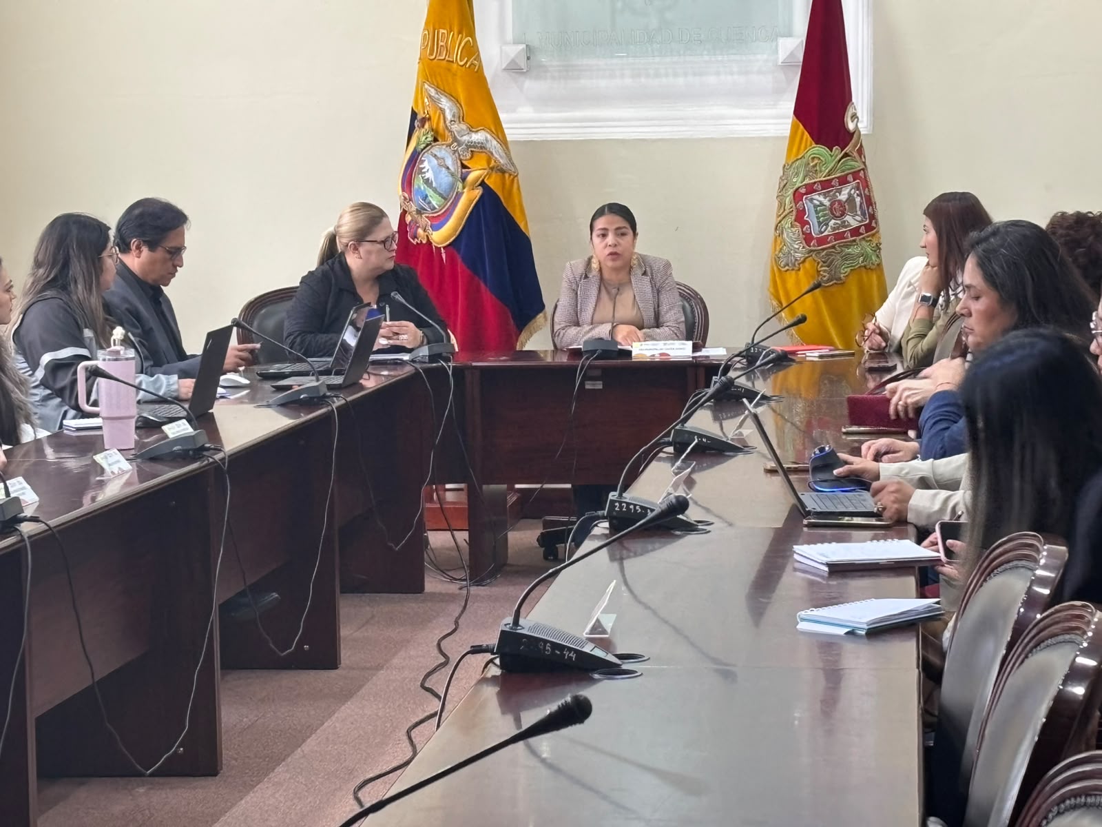 El día de hoy desarrollamos la Reunión Ordinaria de la Mesa Cantonal para la Erradicación de la Violencia de Género, donde tratamos el siguiente orden del día a tratar:  1. Constatación del Quórum Reglamentario, 2. Lectura y aprobación del Orden del día, 4. Conocimiento y aprobación del acta de la reunión de la Mesa Cantonal EVG, realizada el día 28 de mayo y 25 de junio de 2026, 5. Informe de Presidencia, 6. Presentación de Datos del Consejo de Seguridad Ciudadana, 7. Varios.