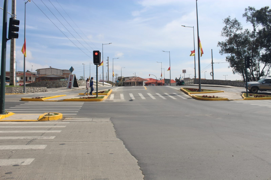 Municipalidad de Cuenca con la entrega del puente Isauro Rodríguez mejora la movilidad 