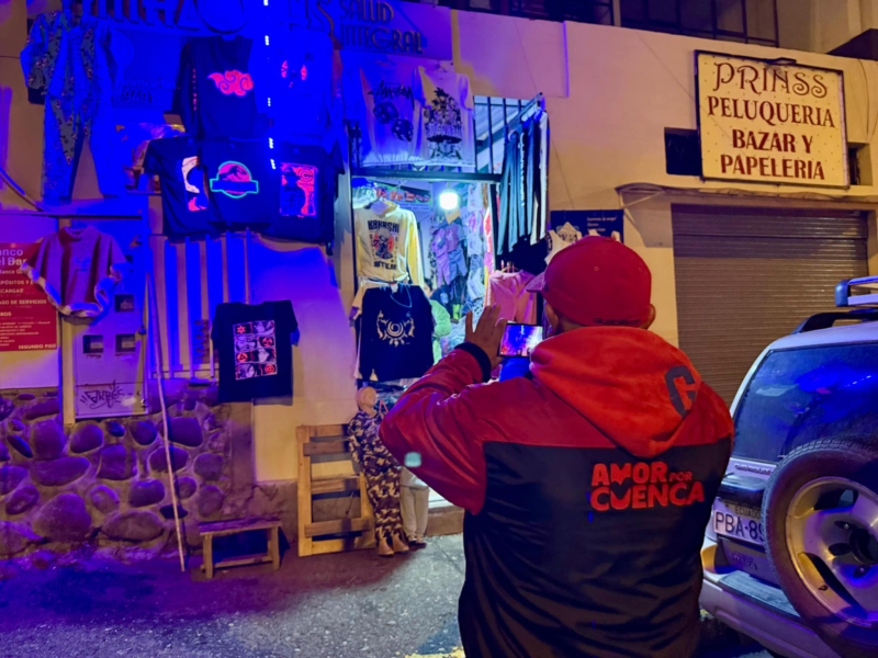 Un total de cinco notificaciones fueron entregadas por mal uso de los retiros de viviendas e incluso de veredas durante el operativo interinstitucional que se desarrolló la madrugada de hoy, 09 de julio de 2025, en los alrededores del Recinto Ferial El Arenal.