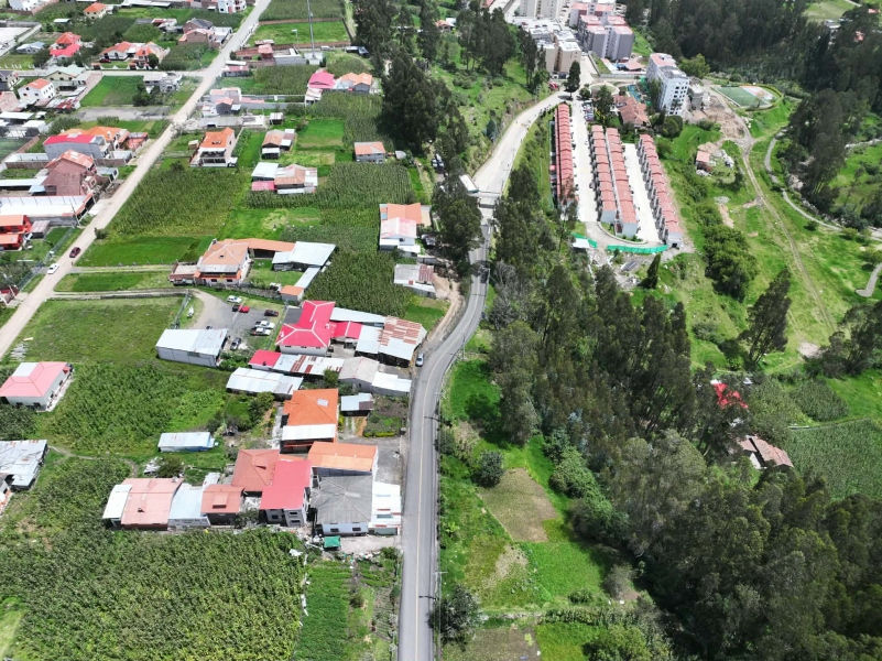 El alcalde de Cuenca, Cristian Zamora, inauguró las obras de mejoramiento vial ejecutadas en el sector La Compañía y en la vía de acceso al condominio Praderas de  Bemani, trabajos que fortalecen la movilidad y calidad de vida de los habitantes. Obras que tienen una inversión de más de USD 300.000.
