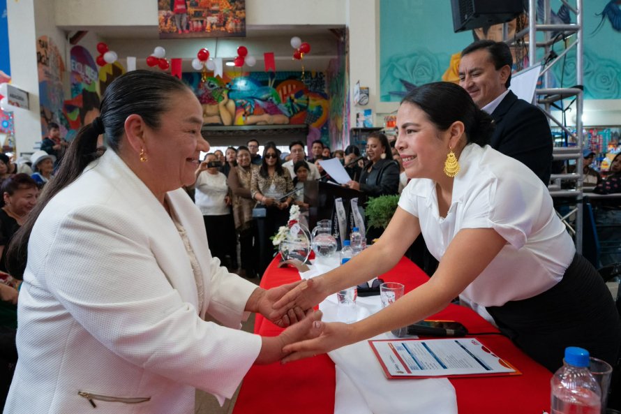 Con una jornada llena de tradición, cultura, gastronomía y música, el Mercado 10 de Agosto conmemoró su 72 aniversario, en un encuentro que reunió a comerciantes, autoridades locales, delegados de los mercados de la ciudad y familias cuencanas.