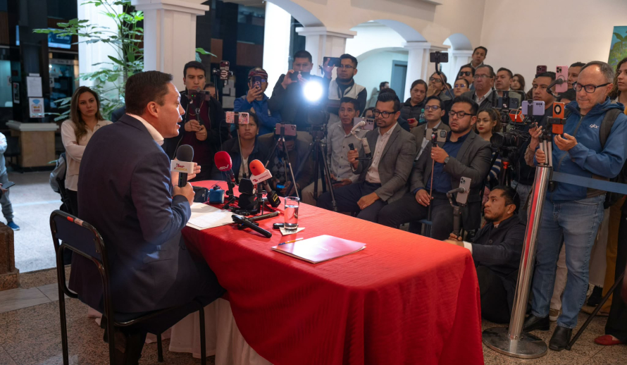 Tras los resultados de la consulta popular realizada ayer en el País, el alcalde Cristian Zamora emitió un pronunciamiento en el que hizo un llamado a la unidad entre todos los niveles de gobierno y destacó la necesidad de escuchar el mensaje ciudadano expresado en las urnas.