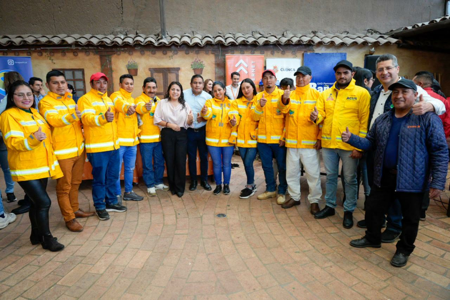 Con la presencia de la alcaldesa de Cuenca (S), Marisol Peñaloza, ETAPA EP realizó la entrega oficial de equipos de protección personal a 110 integrantes de las Brigadas Forestales Comunitarias Voluntarias de ocho parroquias del cantón.