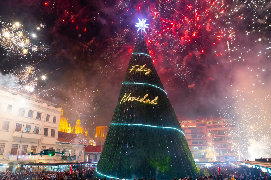 La noche del 07 de Diciembre Cuenca vivió una noche de luz, tradición y fe con el circuito navideño y el festival de la Morenica del Rosario