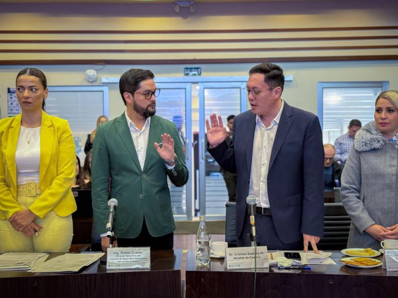Este jueves se cumplió con la asamblea extraordinaria del Consejo de Seguridad Ciudadana (CSC), tras la renuncia del Ing. Pablo Cueva, quien por asuntos personales tuvo que dejar su cargo. En uno de los puntos se dio a conocer la terna de postulantes para ser el sucesor de la autoridad saliente, misma que estuvo conformada por el Dr. Xavier Barrera, Dr. Luis Tosi y el Lcdo. Damián Serrano.