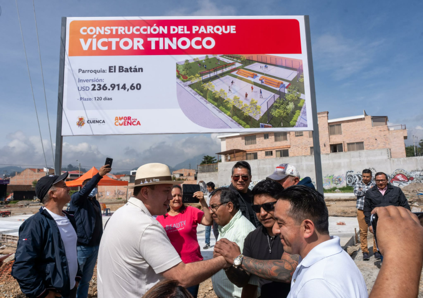 La mañana de este jueves 5 de febrero, a las 09:30, el Alcalde de Cuenca Dr. Cristian Zamora realizó el recorrido técnico de la obra Parque Víctor Tinoco, ubicada en la calle Víctor Tinoco Chacón, sector El Batán, un proyecto que forma parte de la Propuesta 60 “Obra Pública Planificada”, impulsada por el Municipio de Cuenca para fortalecer los espacios públicos y las áreas verdes de la ciudad.