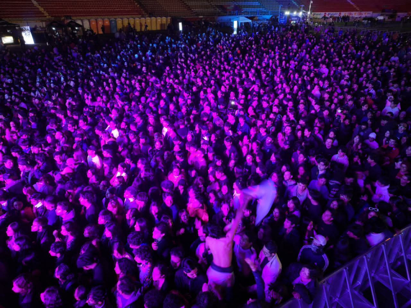  Cuenca vivió una noche inolvidable con el concierto “Todo el Mundo Se Levanta”, un evento que congregó a miles de ciudadanos en un ambiente de alegría, convivencia y celebración cultural.