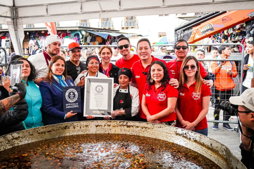 Cuenca obtuvo  un nuevo Record Guinness “El Mote Pata más Grande del Mundo”, con 1.433 kg del delicioso plato carnavalero; así fortalece su condición de Ciudad Creativa de la Gastronomía y de referente culinario global.