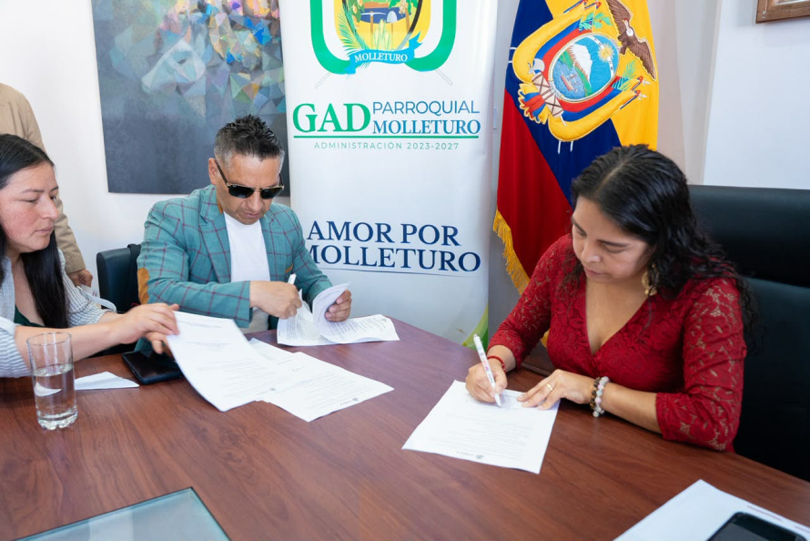 Con el objetivo de fortalecer el desarrollo territorial y mejorar la calidad de vida de los habitantes de la ruralidad, este miércoles se suscribió el Convenio de Cooperación Interinstitucional entre el Gobierno Autónomo Descentralizado Municipal del cantón Cuenca y el Gobierno Autónomo Descentralizado Parroquial de Molleturo.