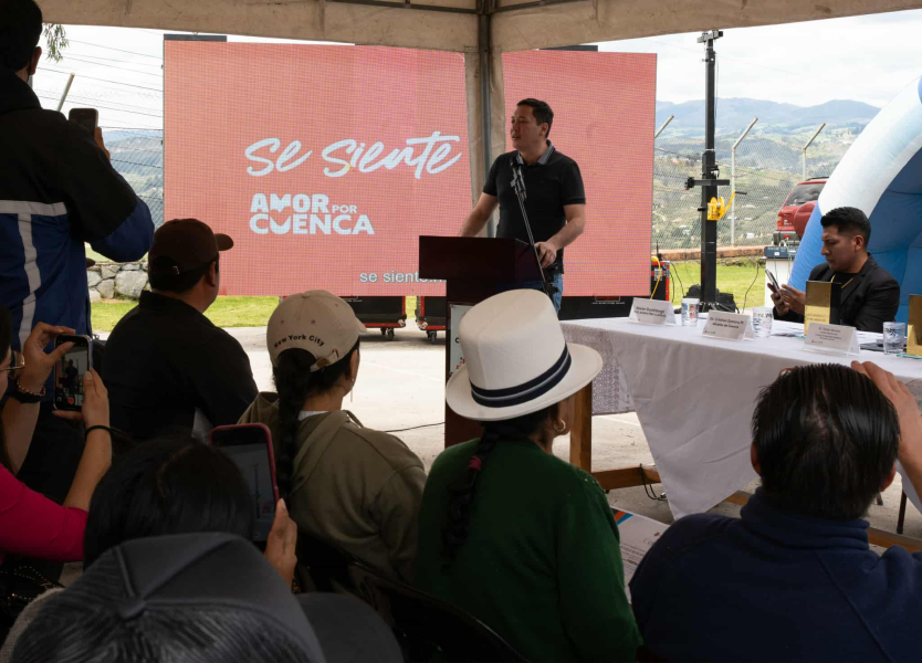 En un ambiente de unidad y compromiso ciudadano, el alcalde de Cuenca, Cristian Zamora, hizo entrega oficial del nuevo y mejorado sistema de alarma comunitaria en el barrio Tres Claveles de la parroquia Turi, beneficiando directamente a más de 120 miembros de familias de la zona.