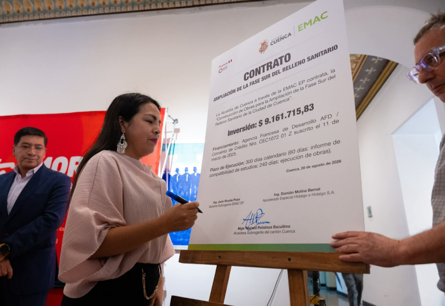 La Municipalidad de Cuenca, a través de la EMAC EP, suscribió hoy el contrato para la ampliación de la fase sur del relleno sanitario, por 9,16 millones de dólares. La obra, adjudicada a Hidalgo & Hidalgo S.A., sumará 12,6 hectáreas con capacidad para 1,3 millones de toneladas de desechos hasta 2031. Así se garantiza que la ciudad no se quede sin un sitio seguro para su basura, cuando Norte II está por llenarse.