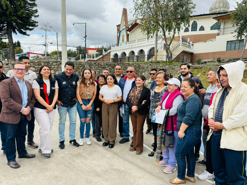Cuenca. Como parte de las acciones para fortalecer la seguridad y prevención en los barrios del cantón, el Consejo de Seguridad Ciudadana (CSC), junto a la alcaldesa  (s) de Cuenca, Marisol Peñaloza, recorrió los sectores Banco de la Vivienda y Reina de la Paz, donde entregó credenciales para el uso de las Alarmas Comunitarias y verificó la implementación de nuevos sistemas de videovigilancia.
