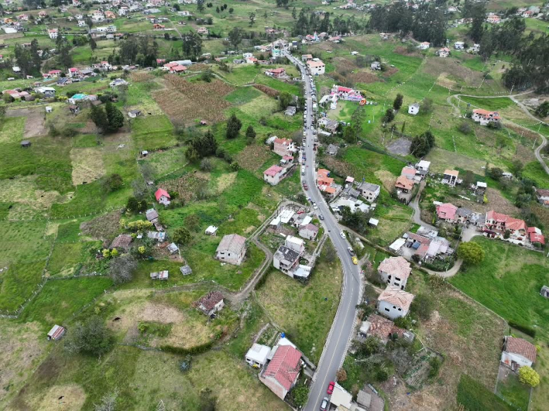 La parroquia El Valle fortalece su red vial con nuevas obras para beneficio de sus comunidades