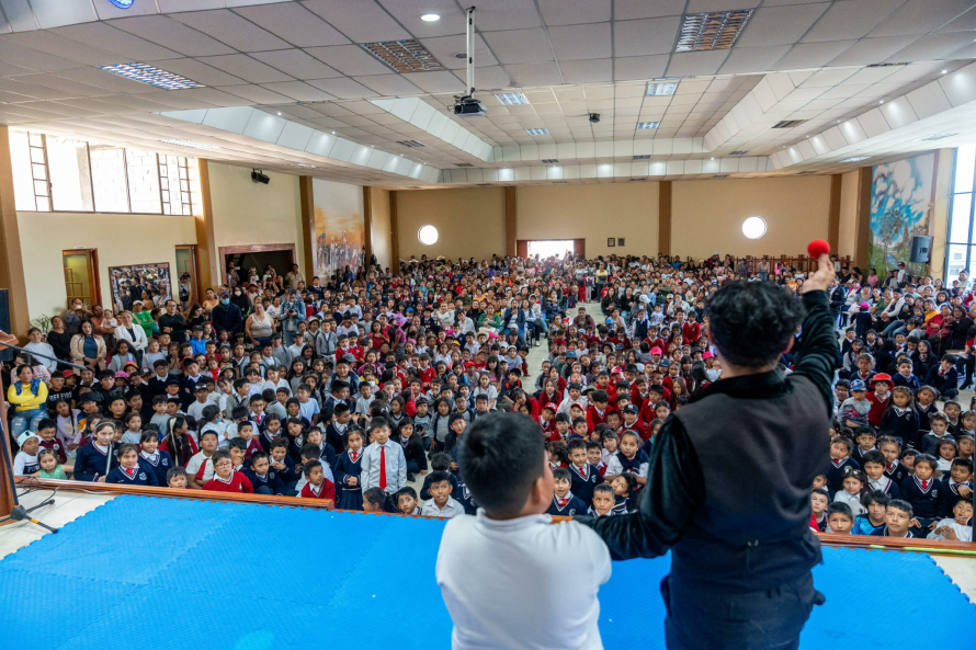 Acción Social Municipal, en coordinación con la Alcaldía de Cuenca, continúa desarrollando la agenda navideña en las 21 parroquias rurales del cantón, con el objetivo de llevar alegría, integración y espacios de recreación para niños, niñas y sus familias.