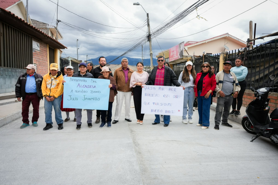 Alcaldesa Marisol Peñaloza constata culminación de la pavimentación de la calle Julio Jaramillo