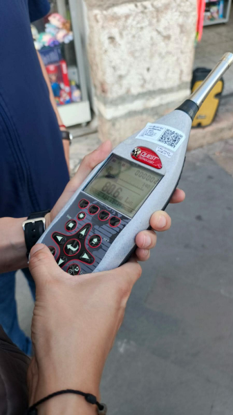 La Comisión de Gestión Ambiental de Cuenca (CGA), en coordinación con la Guardia Ciudadana de Cuenca, ejecuta operativos de control del ruido en los centros de abasto y en los sectores de mayor actividad comercial de la capital Azuaya, conforme a un cronograma establecido para fortalecer la convivencia ciudadana y garantizar el cumplimiento de la normativa ambiental vigente.