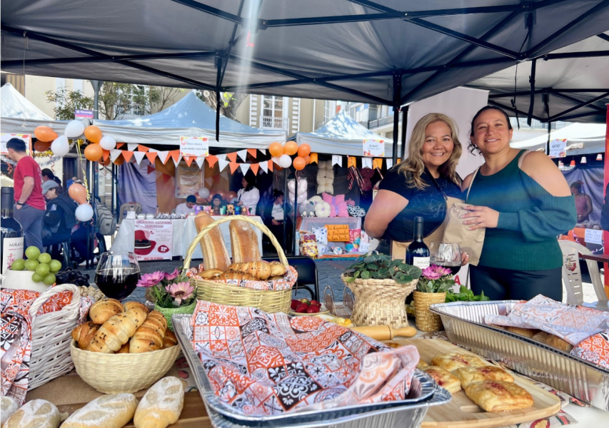 La jornada de este viernes en la Plazoleta de Santo Domingo con presencia de más de 25 expositores se efectuó la I Feria de Emprendedores y Arte “Incluye Fest” 2025, el objetivo fue promover la inclusión social y económica de las personas con discapacidad