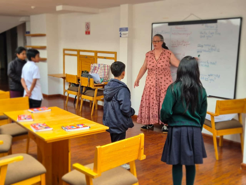 Niñas, niños y adolescentes de 8 a 18 años podrán fortalecer su aprendizaje del idioma inglés a través del programa EmpowerED Clases de Inglés, una iniciativa que ofrece clases gratuitas con profesores nativo-hablantes. Las personas que se inscriban en el link accederán a un proceso de pre selección para el posterior otorgamiento de un cupo.