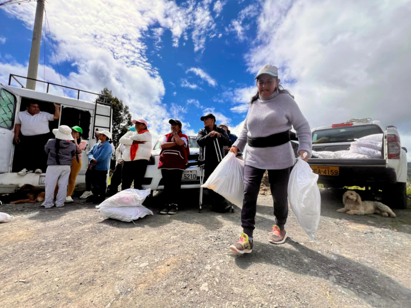 Acción Social Municipal brinda asistencia permanente a las familias afectadas por deslizamientos en Cochas, parroquia Paccha