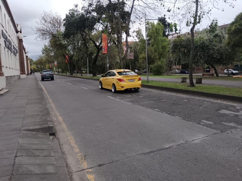 Con la finalidad de recuperar la calzada deteriorada de la Av. 12 de Abril, la Dirección de Obras Públicas, inicia este jueves los trabajos de pavimentación rígida en el tramo comprendido desde la Federico Malo y la Av. Solano. Trabajos que durará 60 días y durante este tiempo la vía estará cerrada.