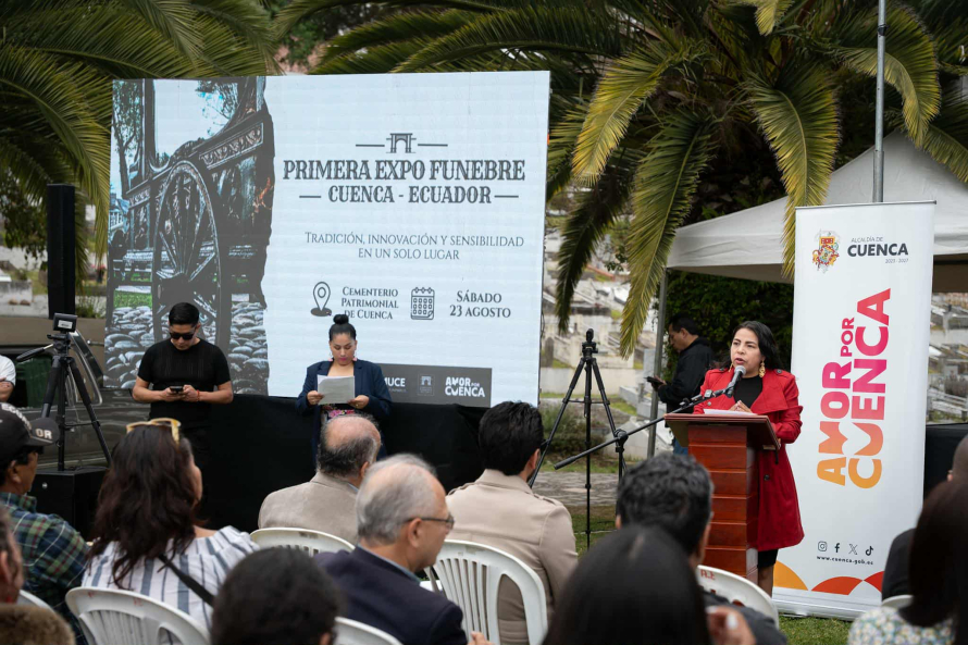 El sábado 23 de agosto se desarrolló en el Cementerio Patrimonial de Cuenca la Primera Expo Fúnebre – Cuenca, Ecuador, un evento académico y técnico organizado por la Empresa Pública Municipal de Cementerios y Servicios Exequiales (EMUCE EP), con el apoyo de la Alcaldía de Cuenca.
