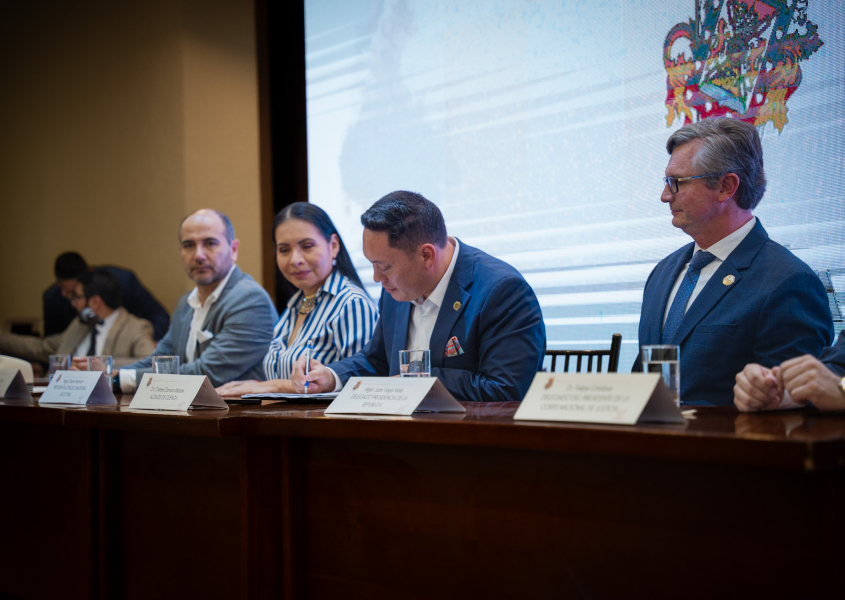 “La palabra se cumple” afirma alcalde Cristian Zamora en sesión por los 467 años de Fundación de Cuenca