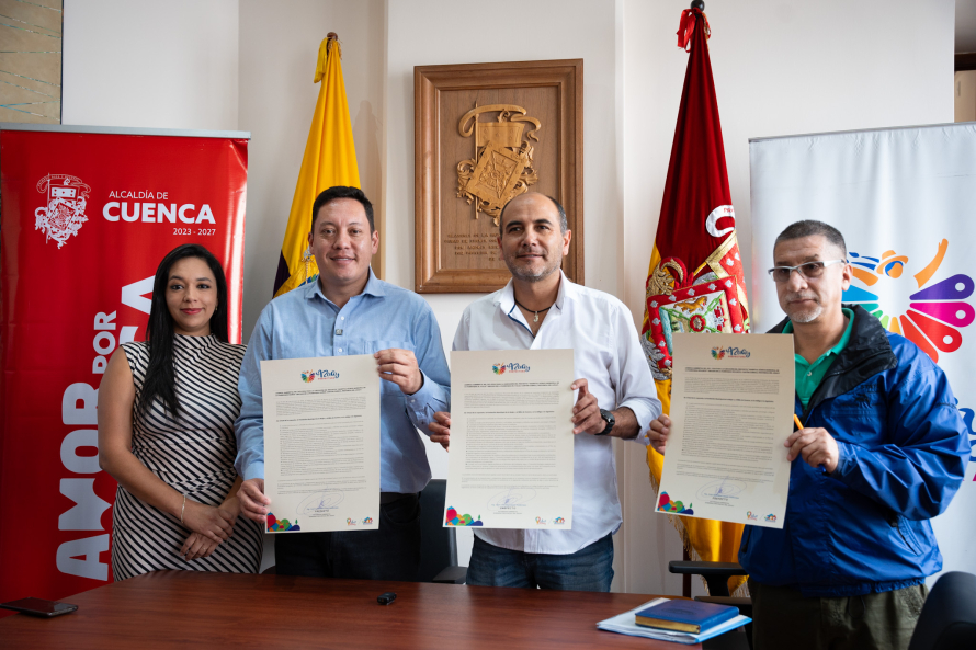    Tras un proceso de revisión, evaluación y aprobación de estudios de impacto ambiental, el alcalde Cristian Zamora, recibió este martes, la licencia ambiental por parte de la Prefectura del Azuay, requisito para  la construcción de los hospitales en las parroquias rurales de El Valle, Baños y Ricaurte.