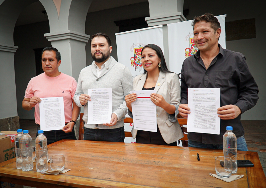 Acción Social Municipal y la empresa FARMASOL EP., firmaron un convenio para brindar servicio de ayuda social a las personas en estado de vulnerabilidad.