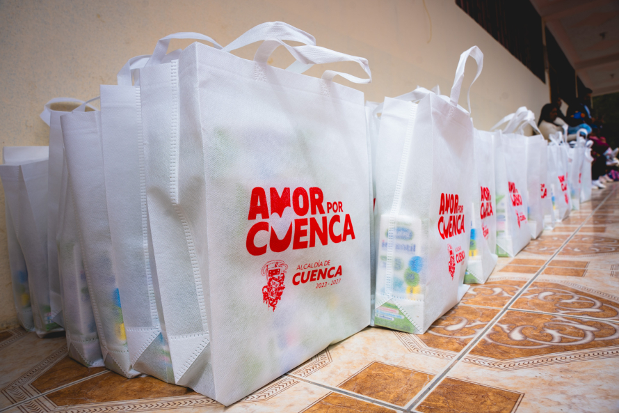 Alcaldía de Cuenca entrega leche en las parroquias Quingeo, Santa Ana y El Valle.
