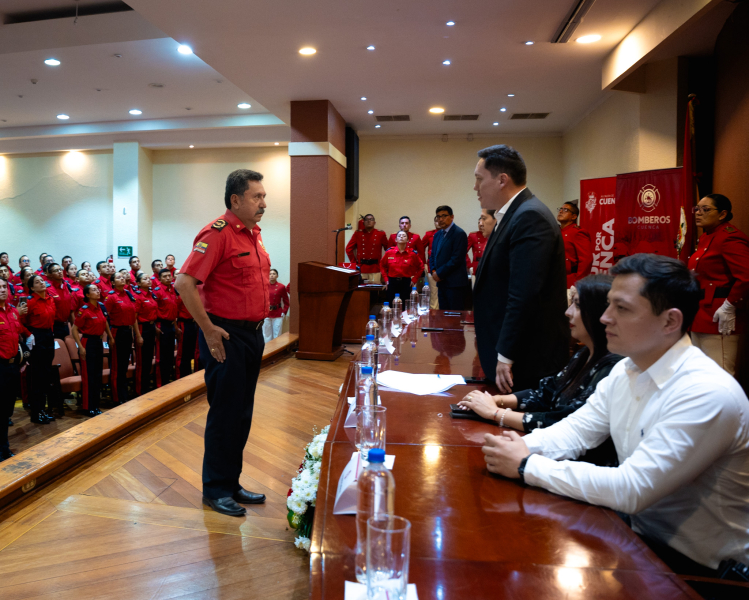 Personal de Bomberos Cuenca refuerza sus conocimientos en beneficio de la comunidad