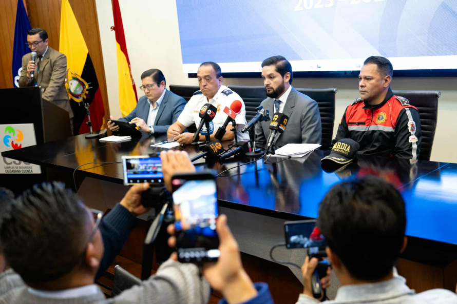 Cuenca se prepara para la Marcha por el Agua con un amplio plan interinstitucional de seguridad y logística, presentado este lunes en rueda de prensa en el Consejo de Seguridad Ciudadana (CSC). La movilización ciudadana arrancará en la Av. Loja y Doce de Abril – Plazas San Roque y culminará en la Plaza de San Francisco.