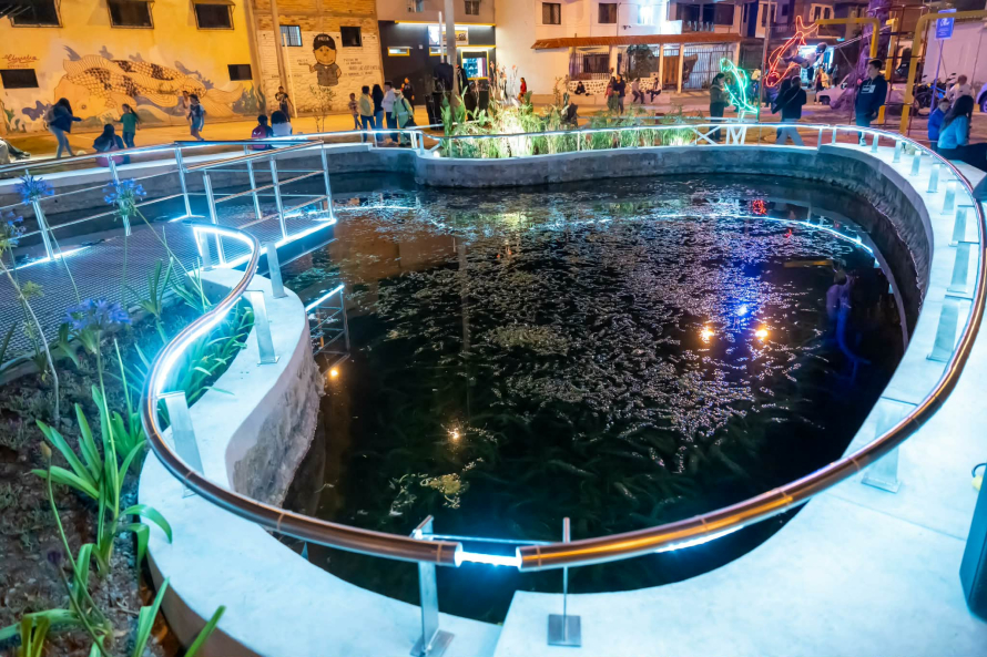 La Empresa Pública Municipal de Aseo de Cuenca -EMAC EP, culminó los trabajos de readecuación y recuperación del Parque Quetzal, ubicado en la parroquia El Batán, con una inversión de 110.000 dólares, en un área total de 3.028,50 metros cuadrados, beneficiando directamente a la comunidad y a los numerosos visitantes que hacen uso de este espacio emblemático de la ciudad.