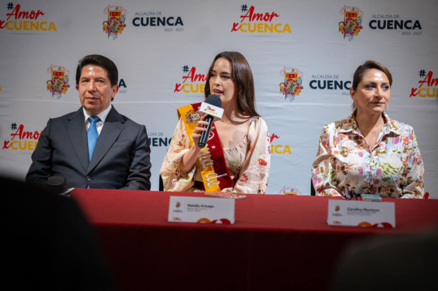 La Reina de Cuenca, Natalia Arízaga, oficializó este martes la convocatoria al certamen Reina de Cuenca 2025–2026, mediante el cual se elegirá a la nueva representante institucional y social de la ciudad. El proceso busca destacar el liderazgo, compromiso y vocación de servicio de las jóvenes cuencanas.