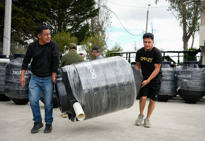 Con una inversión de USD 91.999 el Municipio de Cuenca fortalece el saneamiento ambiental en las comunidades de Maluay y Conchán del Milagro de la parroquia El Valle, mediante el suministro e instalación de 258 biodigestores para el tratamiento de aguas residuales.