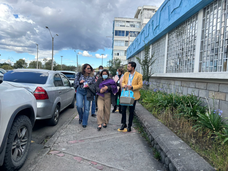 Ante la preocupación ciudadana generada por un hecho que se hizo público en la ciudad de Cuenca, relacionado con el abandono de un recién nacido en un espacio público, se informa que el niño fue localizado oportunamente y que, de manera inmediata, se activaron los protocolos de protección integral previstos en la normativa vigente, priorizando en todo momento su vida, su integridad y el interés superior del niño.