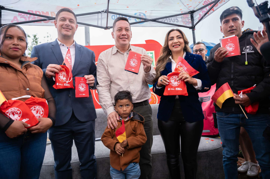Con el emblemático barrio de El Vado como escenario central, el Municipio de Cuenca presentó esta mañana la agenda oficial de actividades por los 205 años de Independencia. El evento contó con la presencia del alcalde Cristian Zamora,  el director municipal de Cultura, José Corral, entre otros, quienes destacaron la magnitud de la campaña: “Se Siente Cuenca”, una propuesta que articula la cultura, identidad, turismo y participación ciudadana.