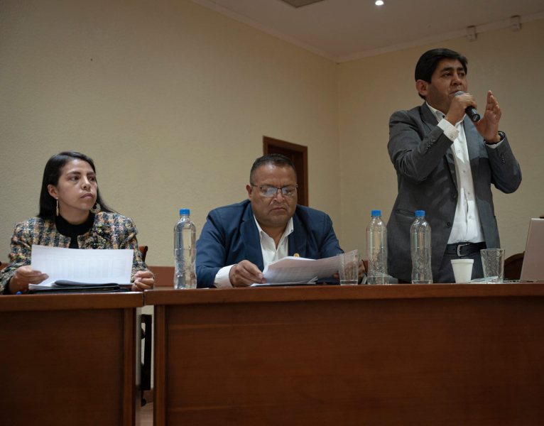 En la sede del Salón de la Ciudad se cumplió la mañana y tarde de este lunes, 05 de junio, el taller de socialización de la nueva ordenanza que regula la transferencia de recursos  a los gobiernos autónomos descentralizados parroquiales del cantón Cuenca para la ejecución de los presupuestos participativos. Entre los beneficios más importantes de la normativa se contempla el alza de 6.2 millones a 9.3 millones de dólares a repartir anualmente entre los 21 GAD parroquiales rurales. 