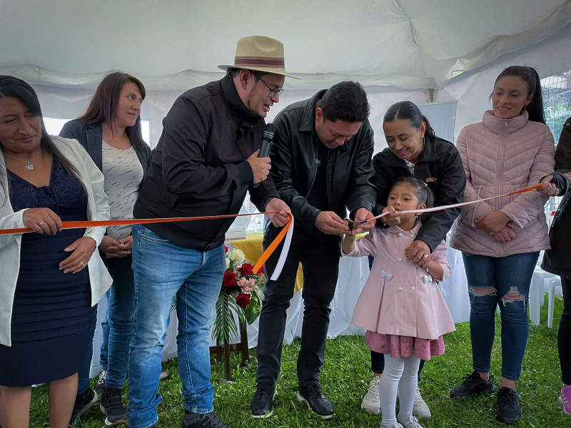 La Corporación Municipal, a través de la empresa pública ETAPA EP, cumple con más obras para Cuenca como parte de las 101 propuestas del alcalde Cristian Zamora, a través de la dotación de obras de alcantarillado sanitario para 60 familias del barrio La Gloria Alta y Baja de la parroquia El Valle.  