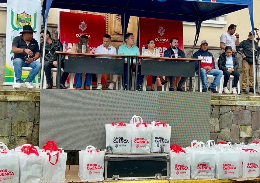 En un ambiente festivo, en Molleturo concluyó con éxito la entrega de leche, que realizó la Alcaldía de Cuenca en las 21 parroquias rurales del Cantón. En esta parroquia se entregaron 400 fundas de leche, que son un aporte para la nutrición de los niños y niñas mayores de tres años. 