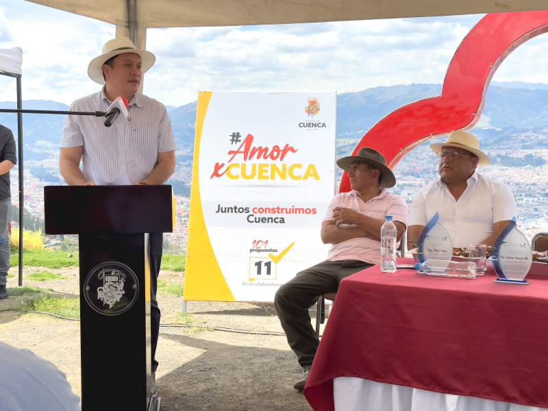 Alcalde Zamora entrega trabajos en la vía Icto Cruz