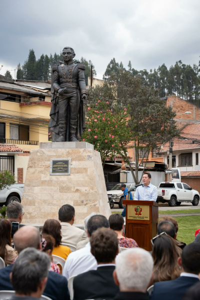 El Municipio de Cuenca inauguró el monumento en honor al Gran Mariscal José Domingo La Mar, ilustre hijo de la ciudad y figura fundamental de las gestas independentistas de América del Sur, en un acto solemne que reafirma el compromiso con la memoria histórica y la identidad cívica.