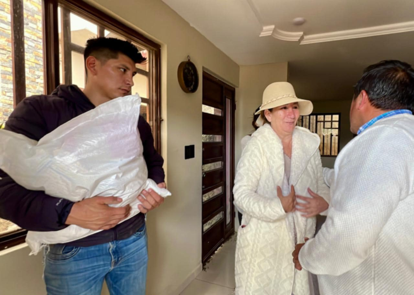 En atención a la emergencia causada por las intensas lluvias registradas en los últimos días, se brindó una intervención de Asistencia Social y Humanitaria en el sector La Floresta de la parroquia Bellavista y en el sector El Tepal de la parroquia Santa Ana.