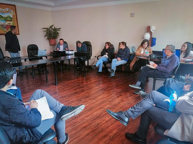 Con el propósito de mantener una construcción técnica y social en bien de la ruralidad, avanzan las mesas de diálogo sobre temas relevantes de las ordenanzas que generan inquietud en diversos sectores de las 21 parroquias rurales de Cuenca.