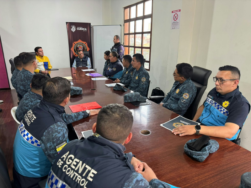 Con el objetivo de fortalecer las capacidades profesionales de su personal y mejorar el servicio a la ciudadanía, la Guardia Ciudadana de Cuenca y el Instituto Superior Universitario Cotopaxi (ISUC) suscribieron un convenio de cooperación interinstitucional que permitirá a 44 Agentes de Control Municipal acceder a formación académica especializada en seguridad ciudadana y control del espacio público.