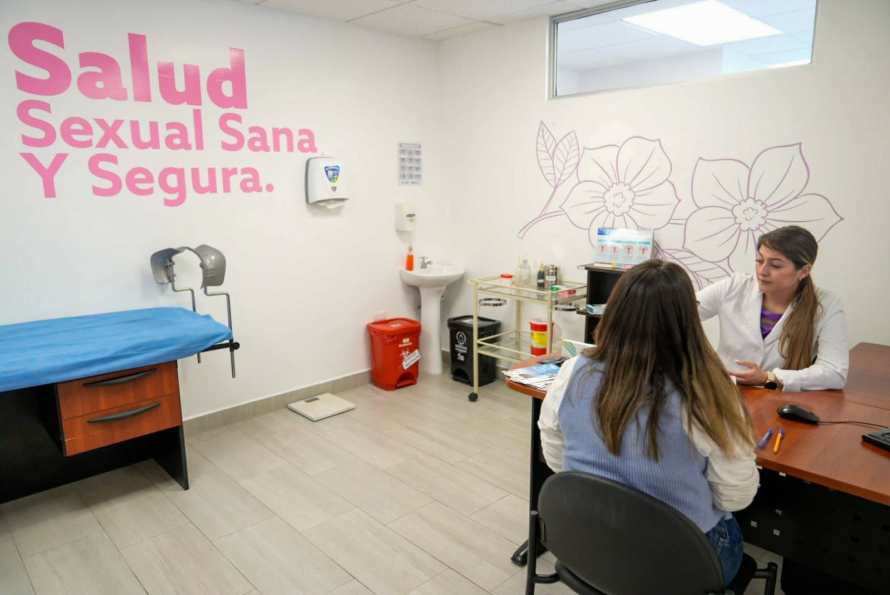 La Fundación Municipal de la Mujer y el Niño de Cuenca, informa a la ciudadanía que los centros Medisol, ubicados en los mercados 12 de Abril y El Arenal, han superado las 44 mil atenciones médicas, consolidándose como espacios clave para garantizar el acceso a servicios de salud accesibles y oportunos.