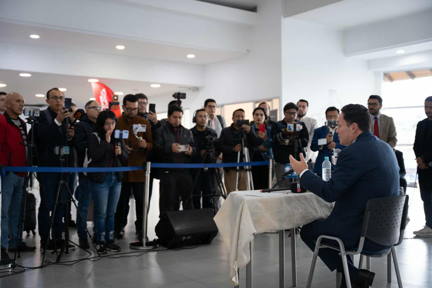 La tarde del martes 2 de septiembre, en rueda de prensa efectuada en el Aeropuerto Mariscal La Mar, el alcalde de Cuenca abordó temas de trascendental importancia para la ciudad, entre ellos la seguridad nacional, la cooperación internacional y la defensa de los páramos.