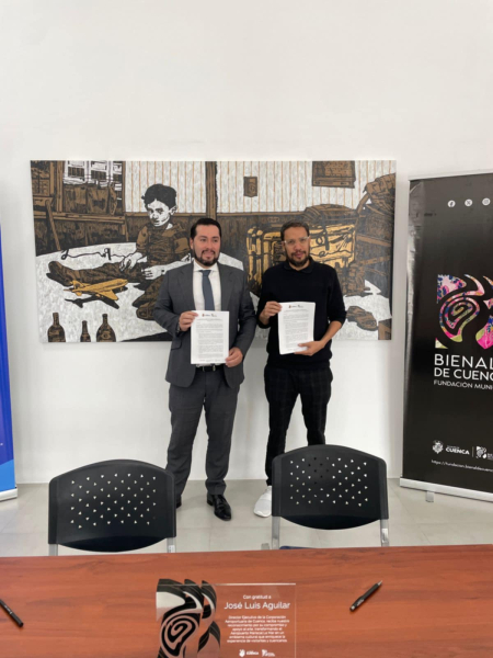 La Fundación Municipal Bienal de Cuenca y la Corporación Aeroportuaria de Cuenca (CORPAC) firmaron un convenio marco de cooperación interinstitucional para activar la galería FLY, ubicada en el Aeropuerto Mariscal La Mar, como un espacio permanente de promoción artística a nivel nacional e internacional.