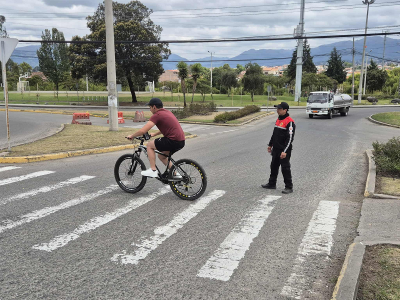 El Municipio de Cuenca, a través de la Dirección de Gestión de Movilidad, ha evaluado durante las últimas dos semanas el plan de desvíos implementado por la construcción del Intercambiador Monay - IESS, una obra ejecutada por el Ministerio de Transporte y Obras Públicas.