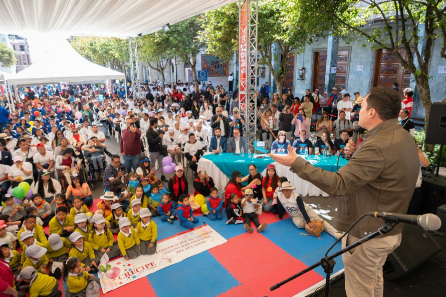 Con una masiva participación ciudadana, este día se llevó a cabo la segunda edición del Desfile Inclusivo, organizado por La Alcaldía de Cuenca y Acción Social Municipal, el mismo que recorrió desde el parque San Blas hasta el Hemiciclo del parque Calderón, convirtiéndose en un espacio de visibilización, integración y reconocimiento de los derechos de las personas con discapacidad del Cantón.