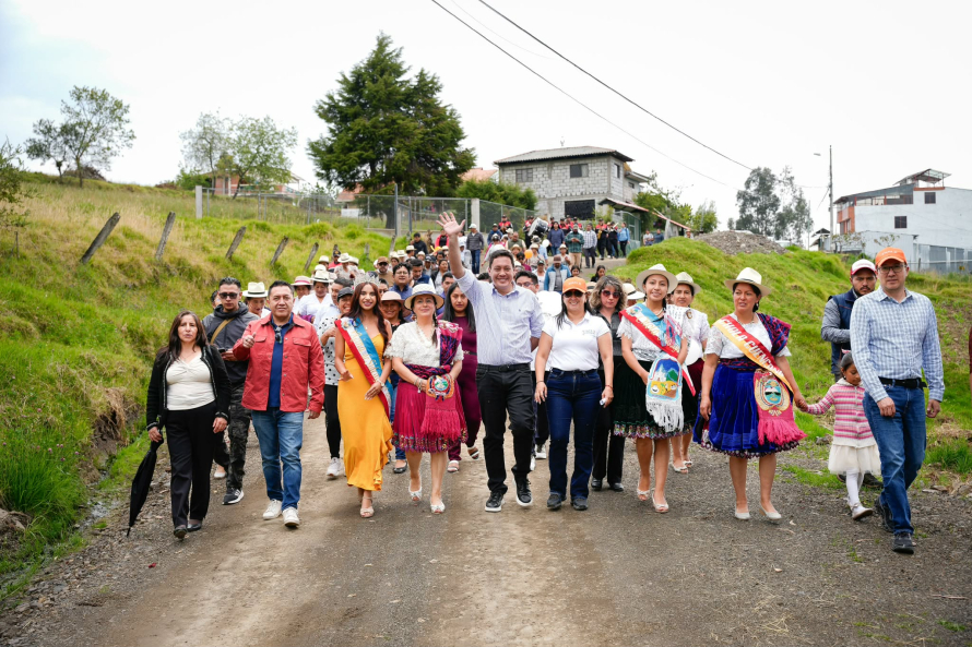 La Corporación Municipal, a través de la empresa pública ETAPA EP, cumple con más obras para Cuenca como parte de las 101 propuestas del alcalde Cristian Zamora, a través de la dotación de alcantarillado sanitario y conexiones de agua potable para varias familias de los sectores San José y San Antonio de Sidcay.